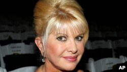 Foto Achiv: Ivana Trump poze pou yon foto nan vil Nouyok, 7 Sept. 2007. 