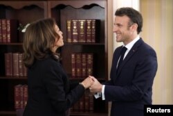 ABD Başkan Yardımcısı Kamala Harris ve Fransa Cumhurbaşkanı Emmanuel Macron Münih Güvenlik Konferansı'nda biraraya geldi